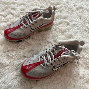 WOMENS NIKE VAPORMAX 360 SIZE 6.5 (c)